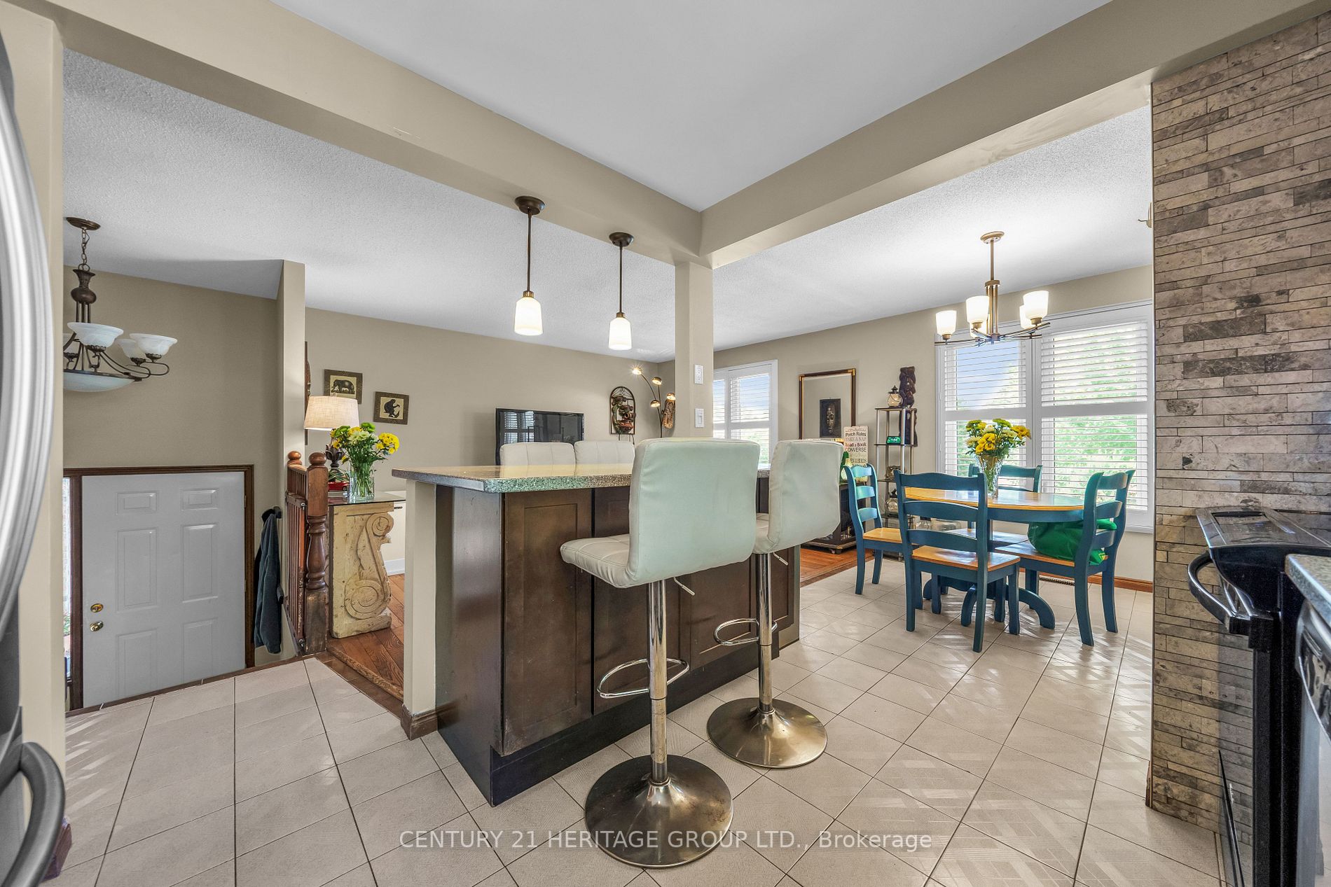 3929 Vineyard Crescent