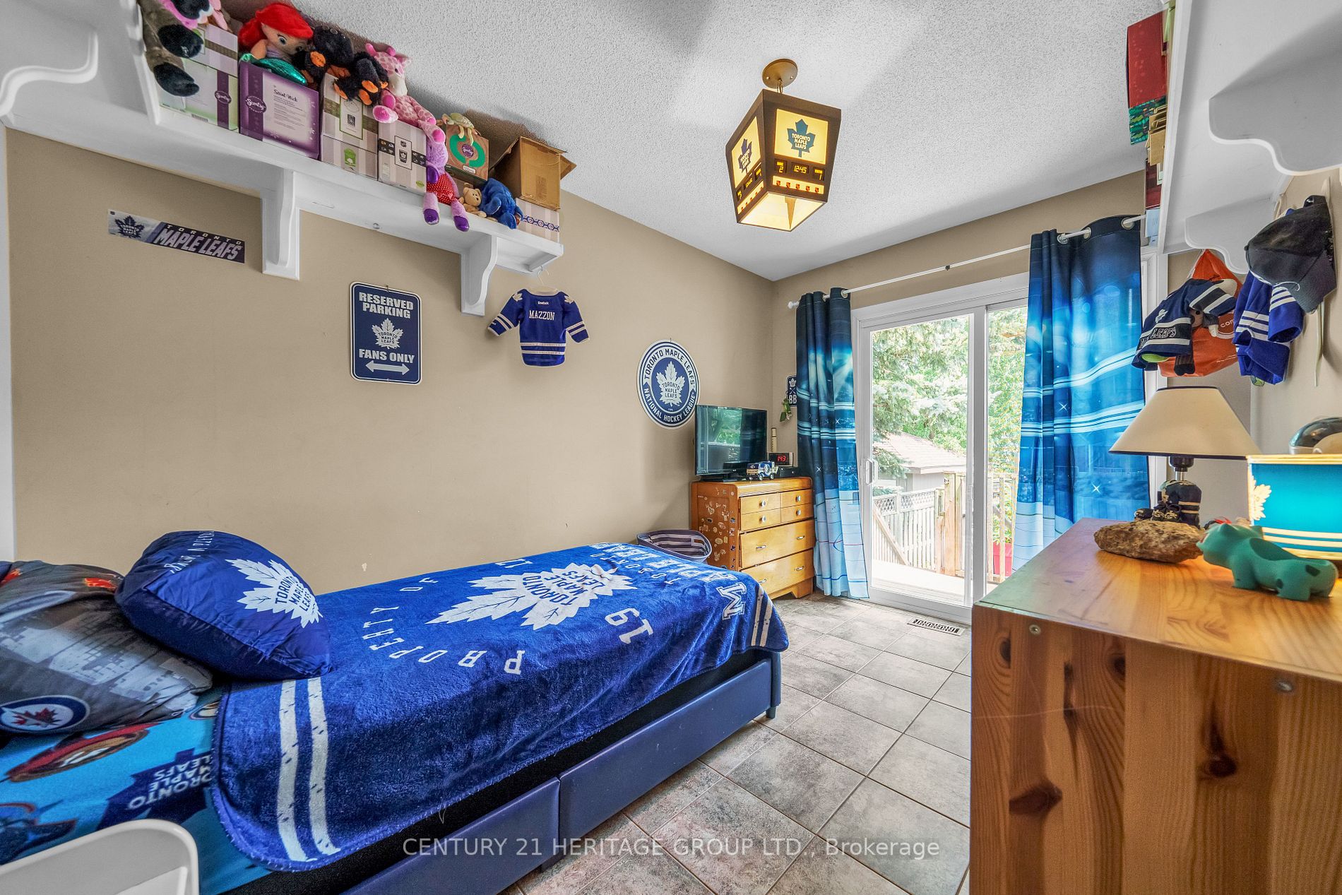 3929 Vineyard Crescent