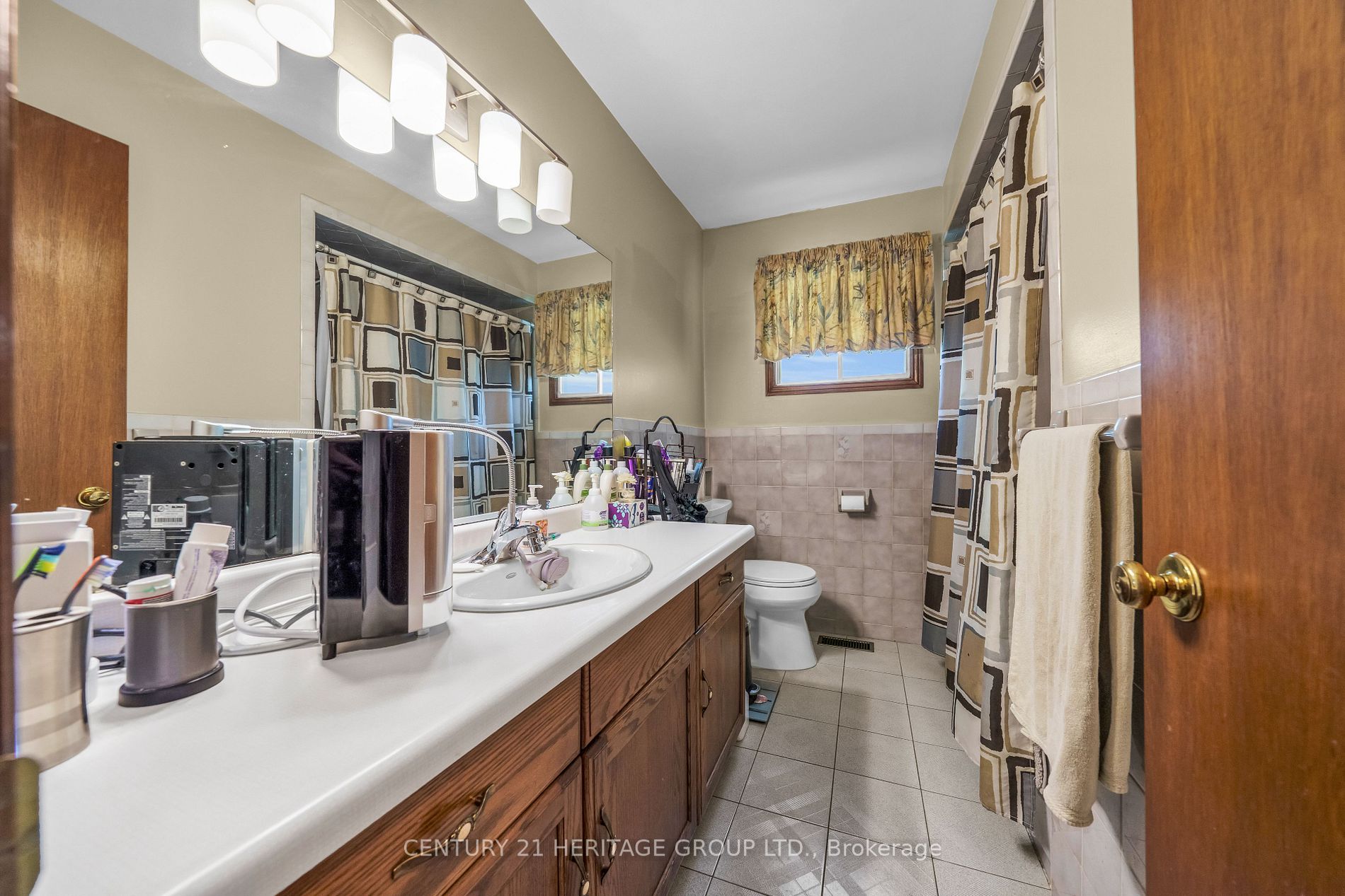 3929 Vineyard Crescent