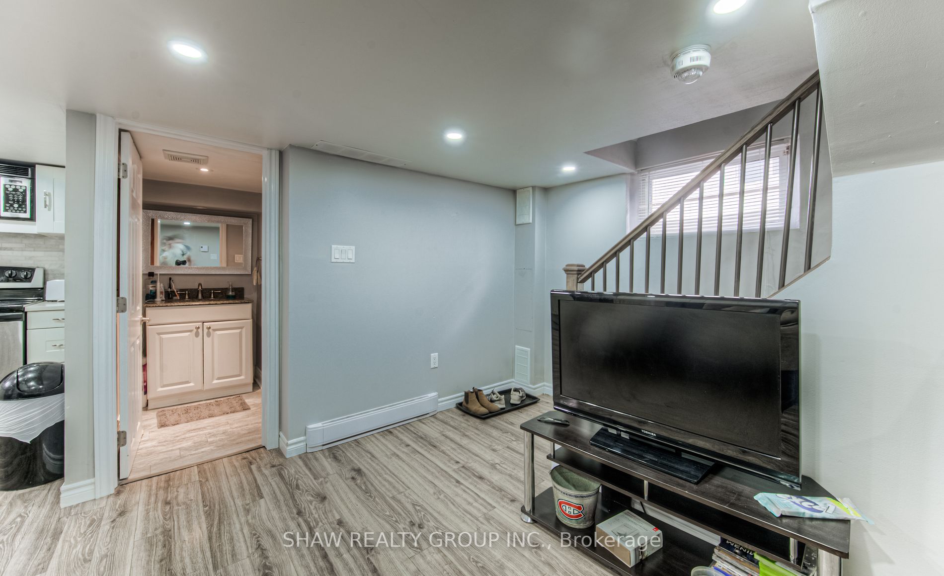 306 Dundas Street North St N