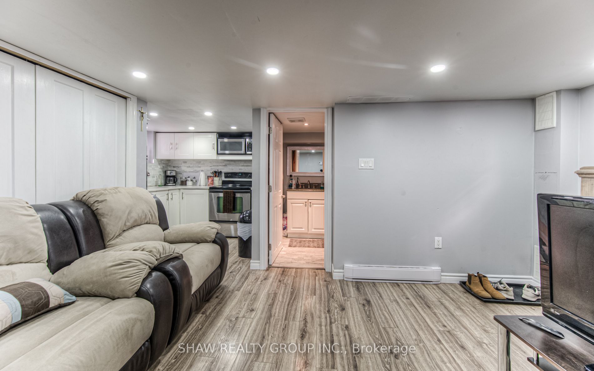 306 Dundas Street North St N