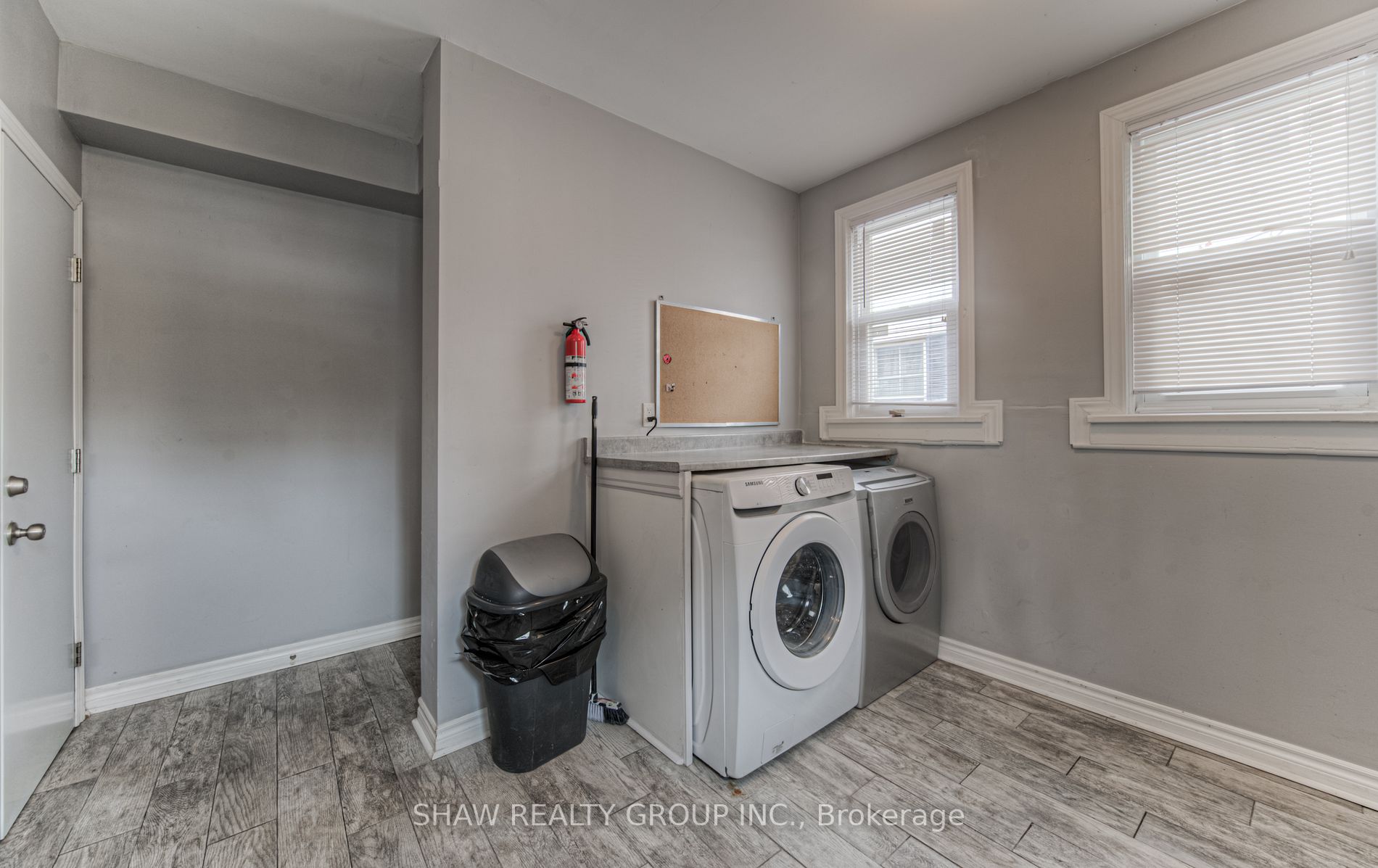306 Dundas Street North St N
