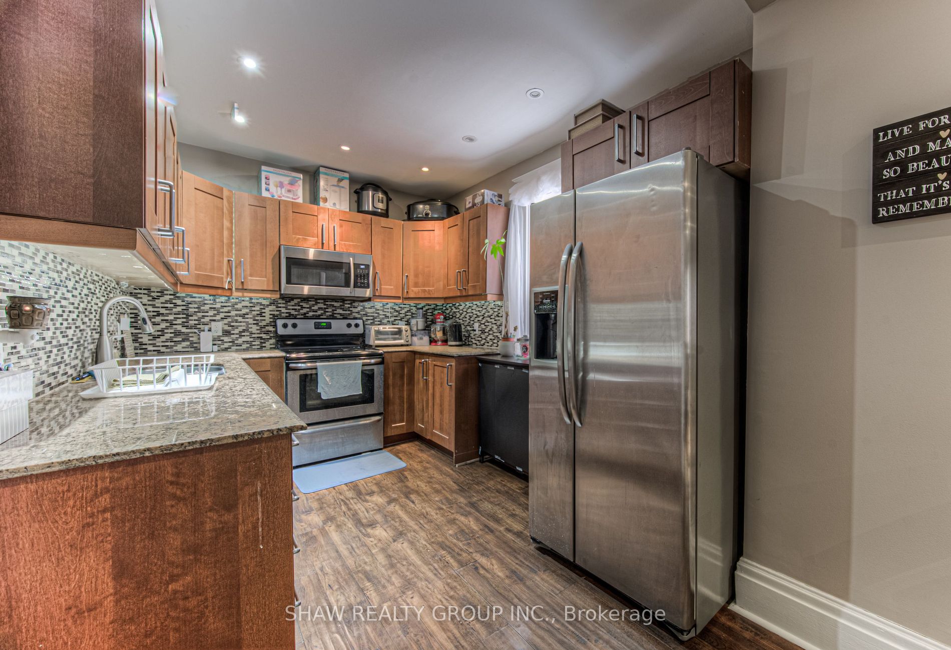 306 Dundas Street North St N