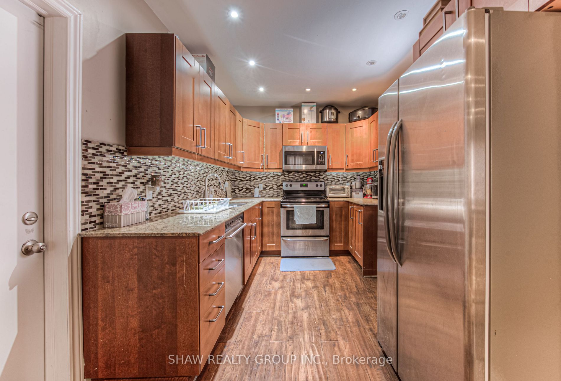 306 Dundas Street North St N