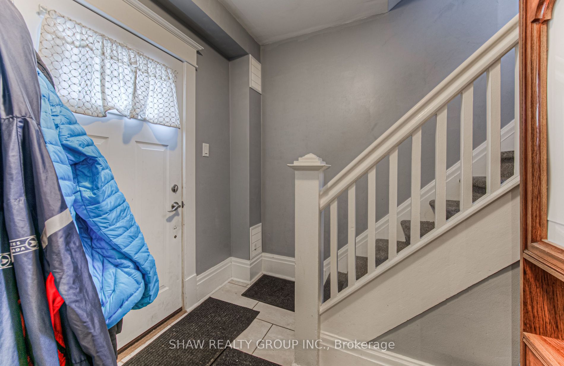 306 Dundas Street North St N