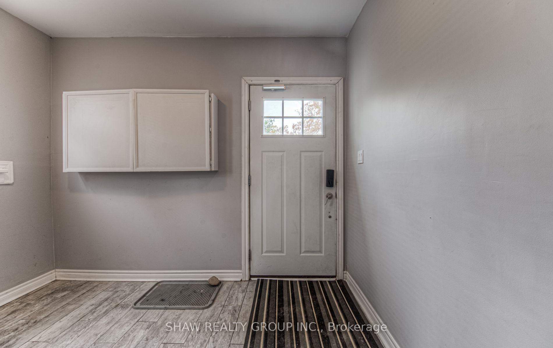 306 Dundas Street North St N