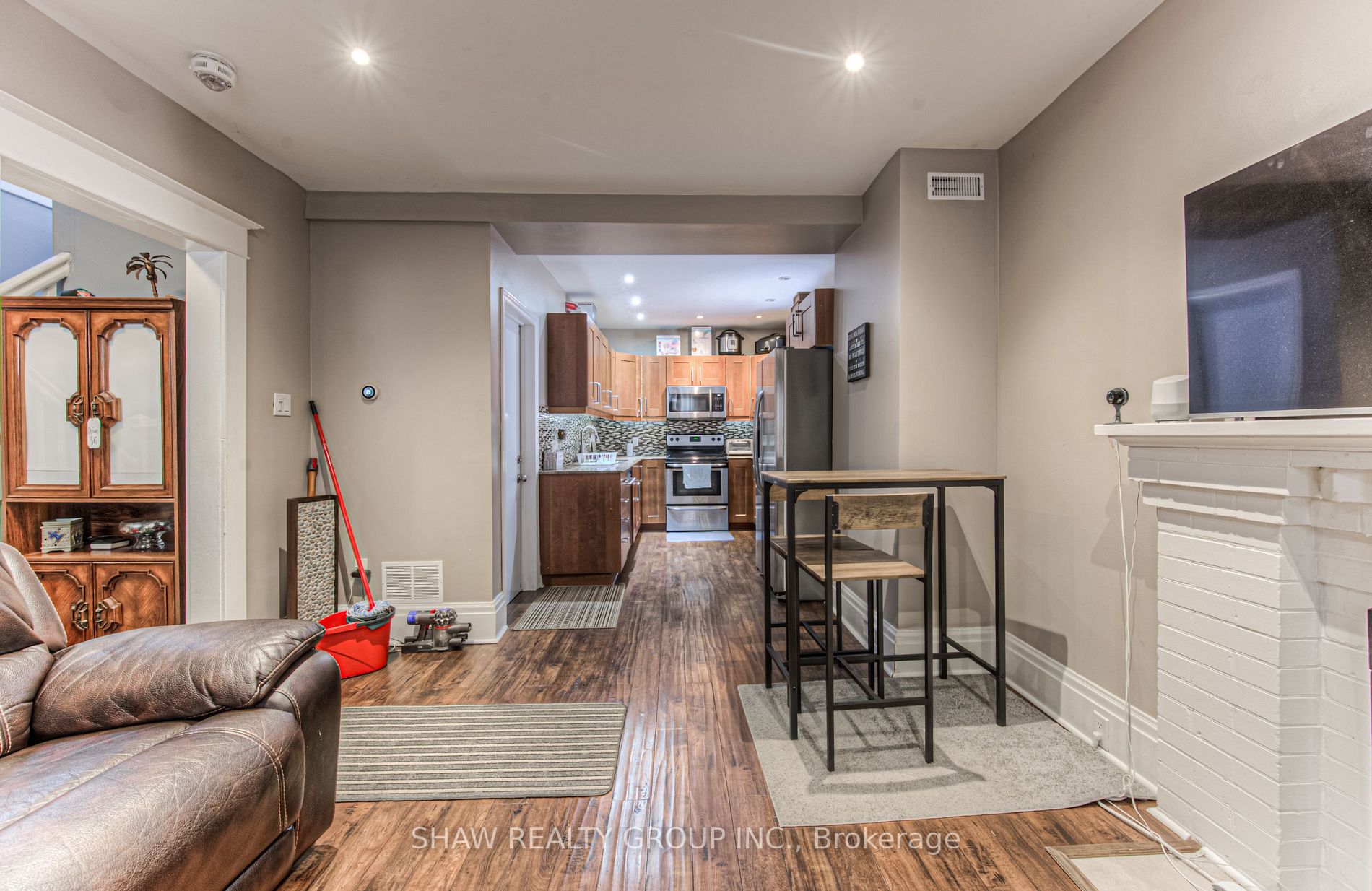 306 Dundas Street North St N