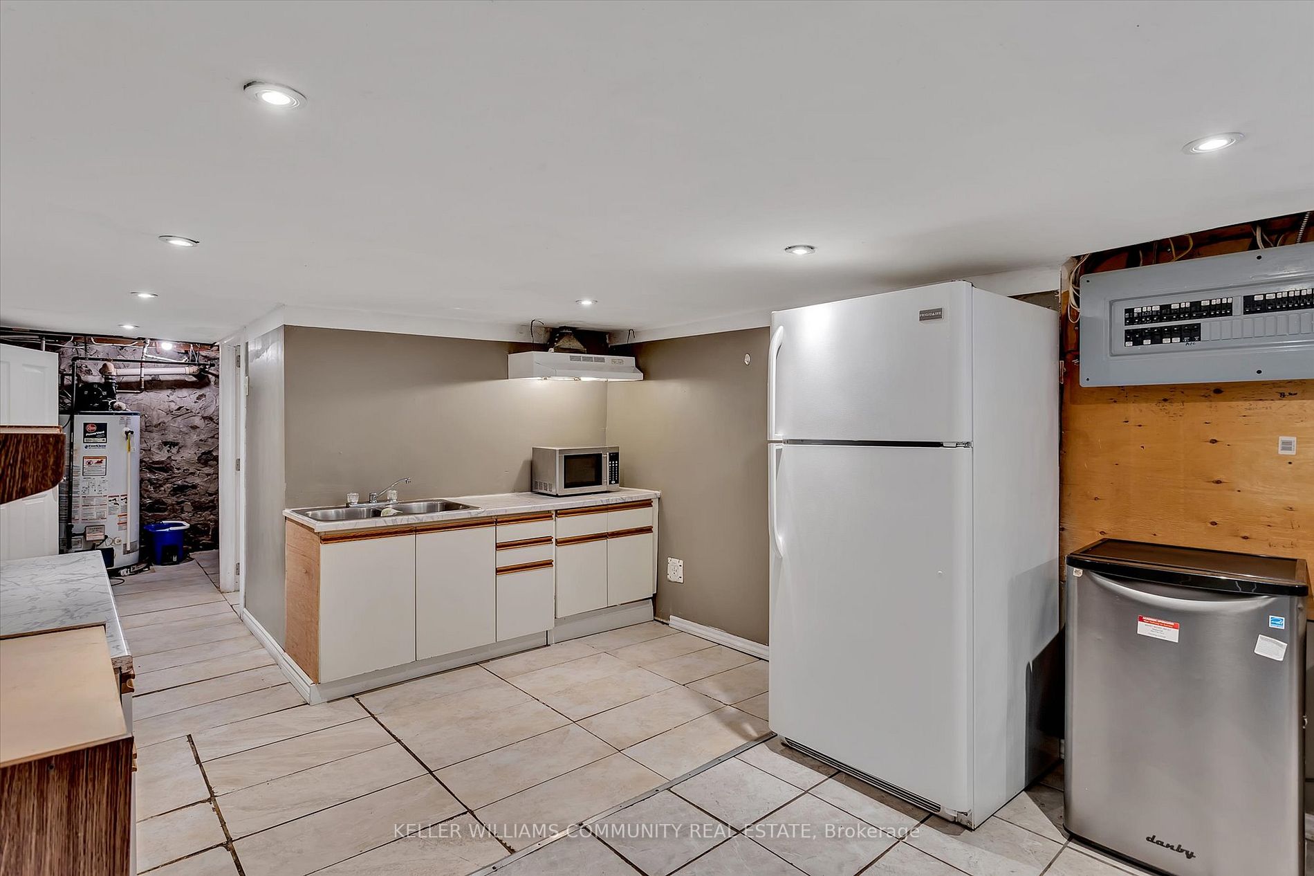 24 Aylmer St S