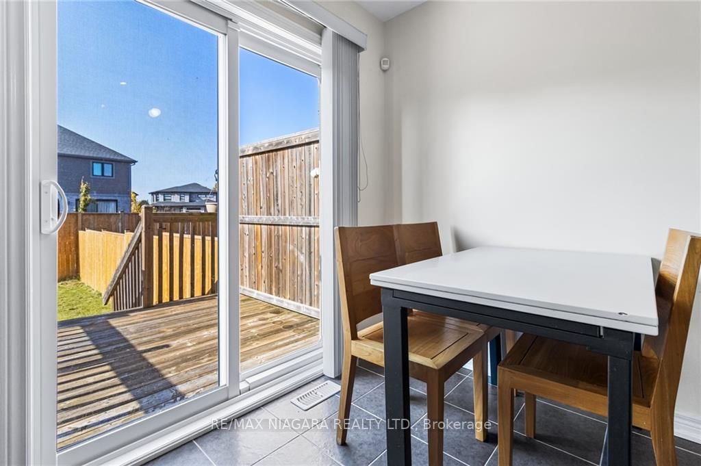 6381 Shapton Cres