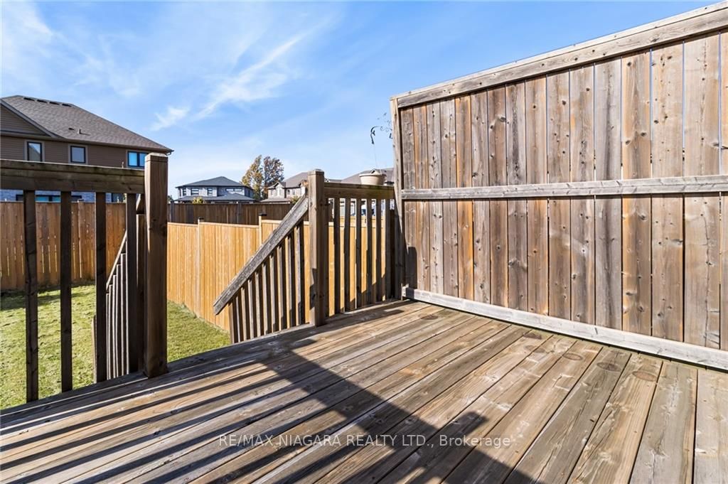 6381 Shapton Cres