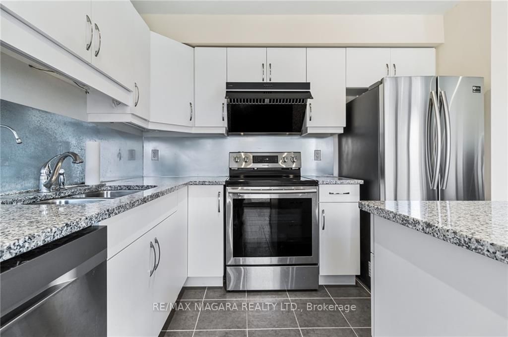 6381 Shapton Cres