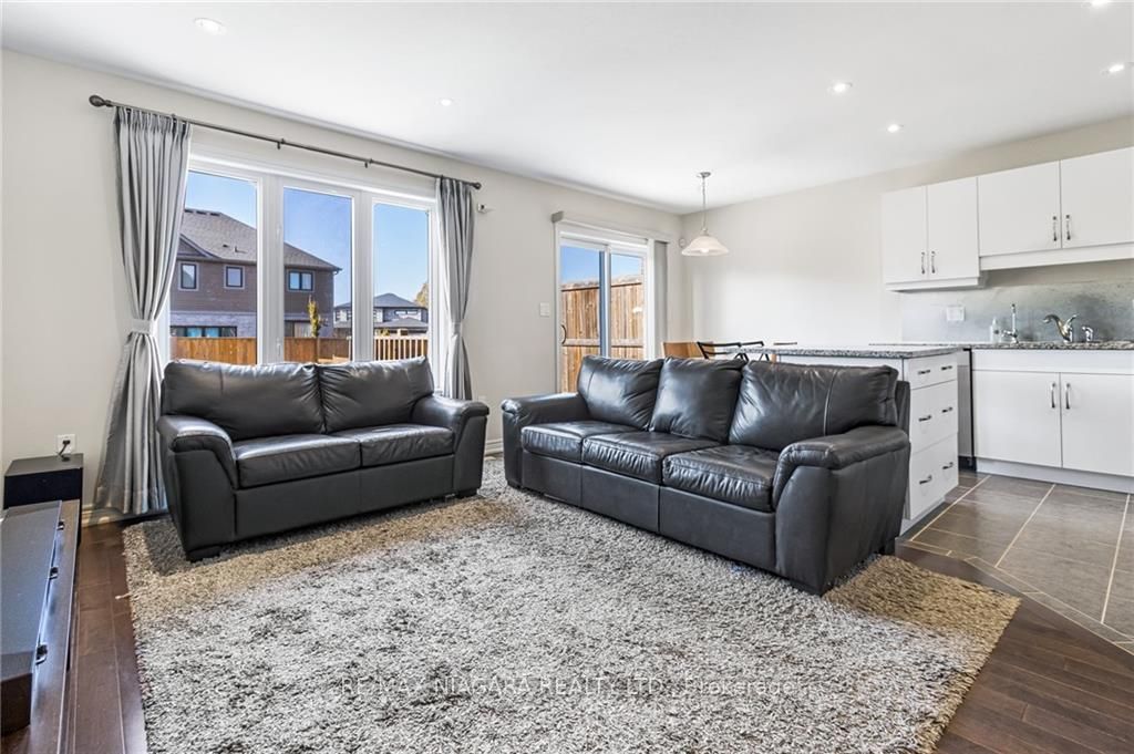 6381 Shapton Cres