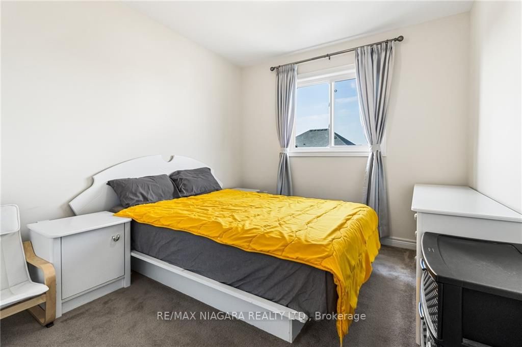 6381 Shapton Cres