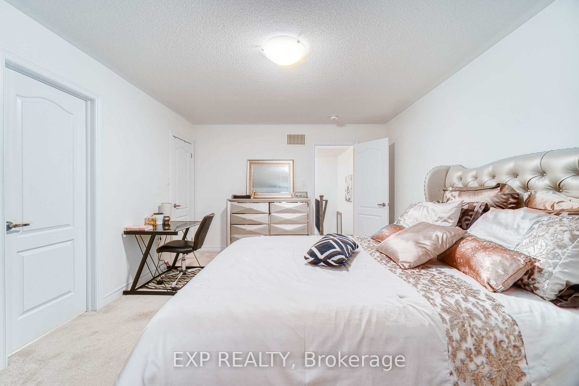 137 Clark St
