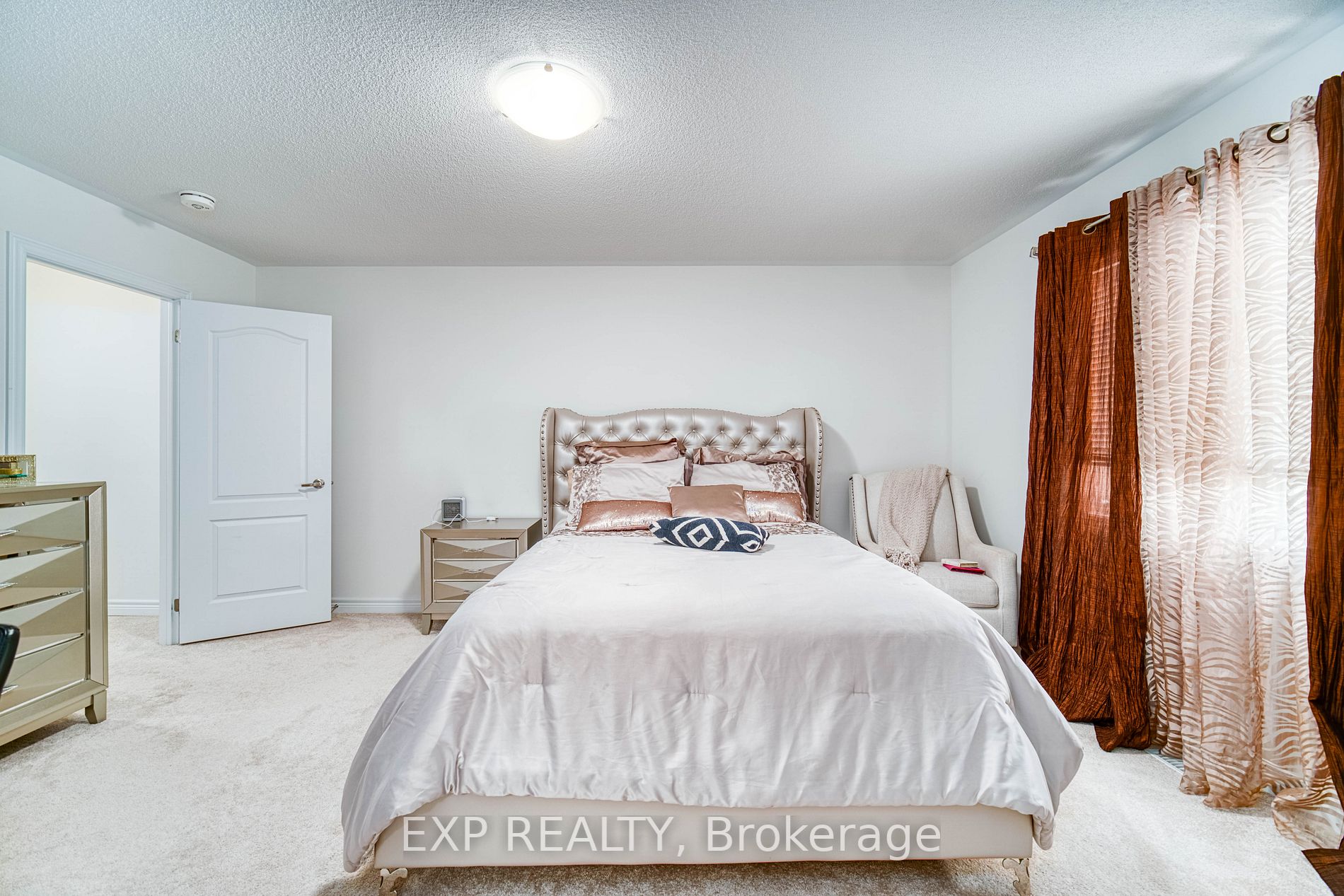 137 Clark St