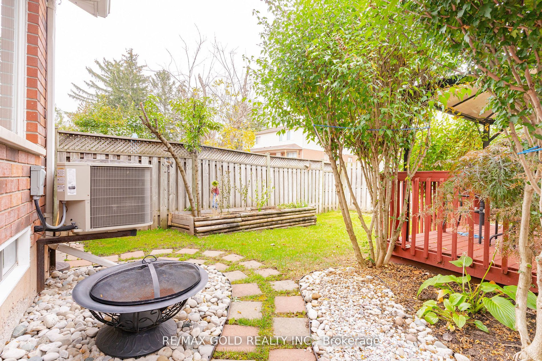 9 Tomahawk Dr