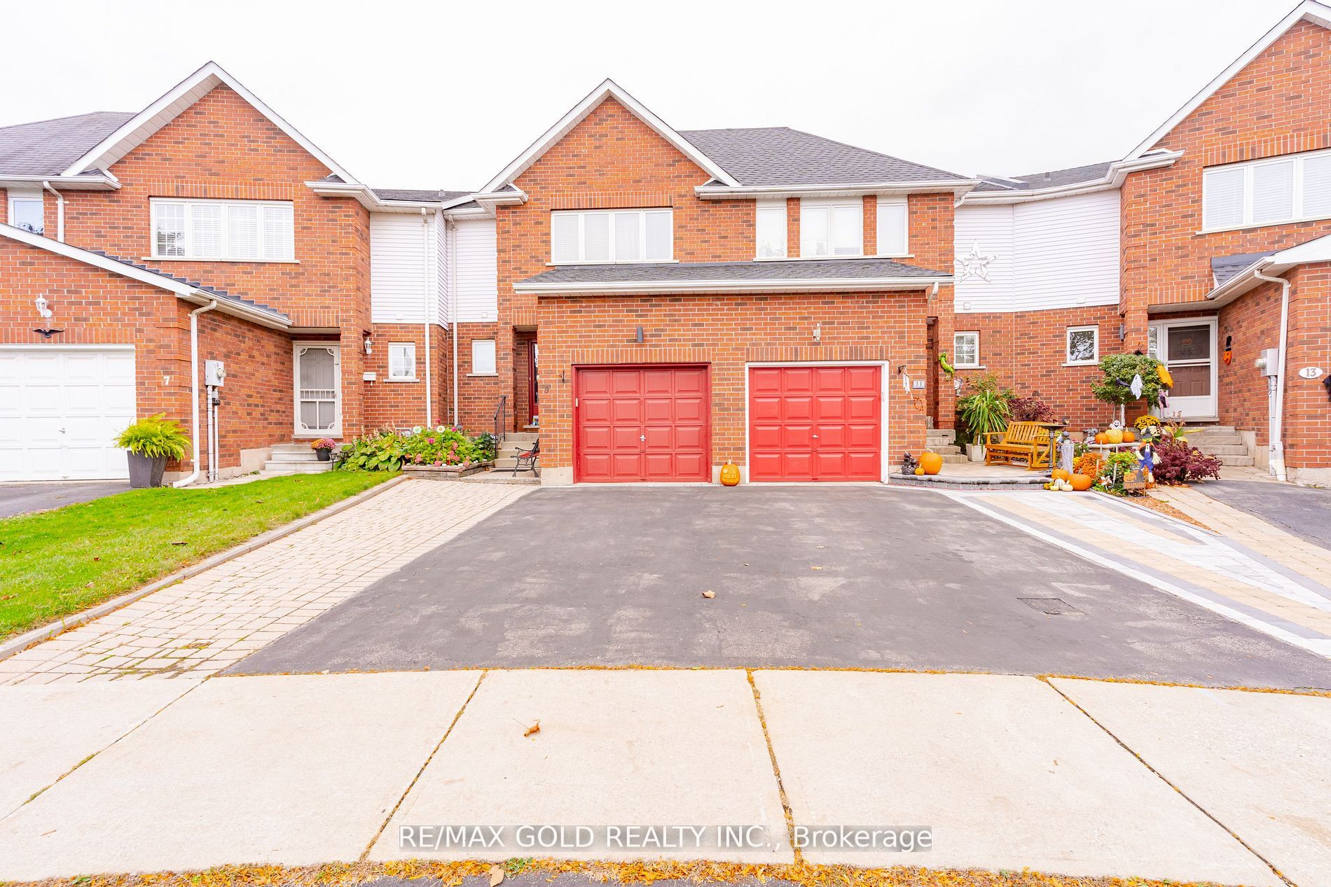 9 Tomahawk Dr