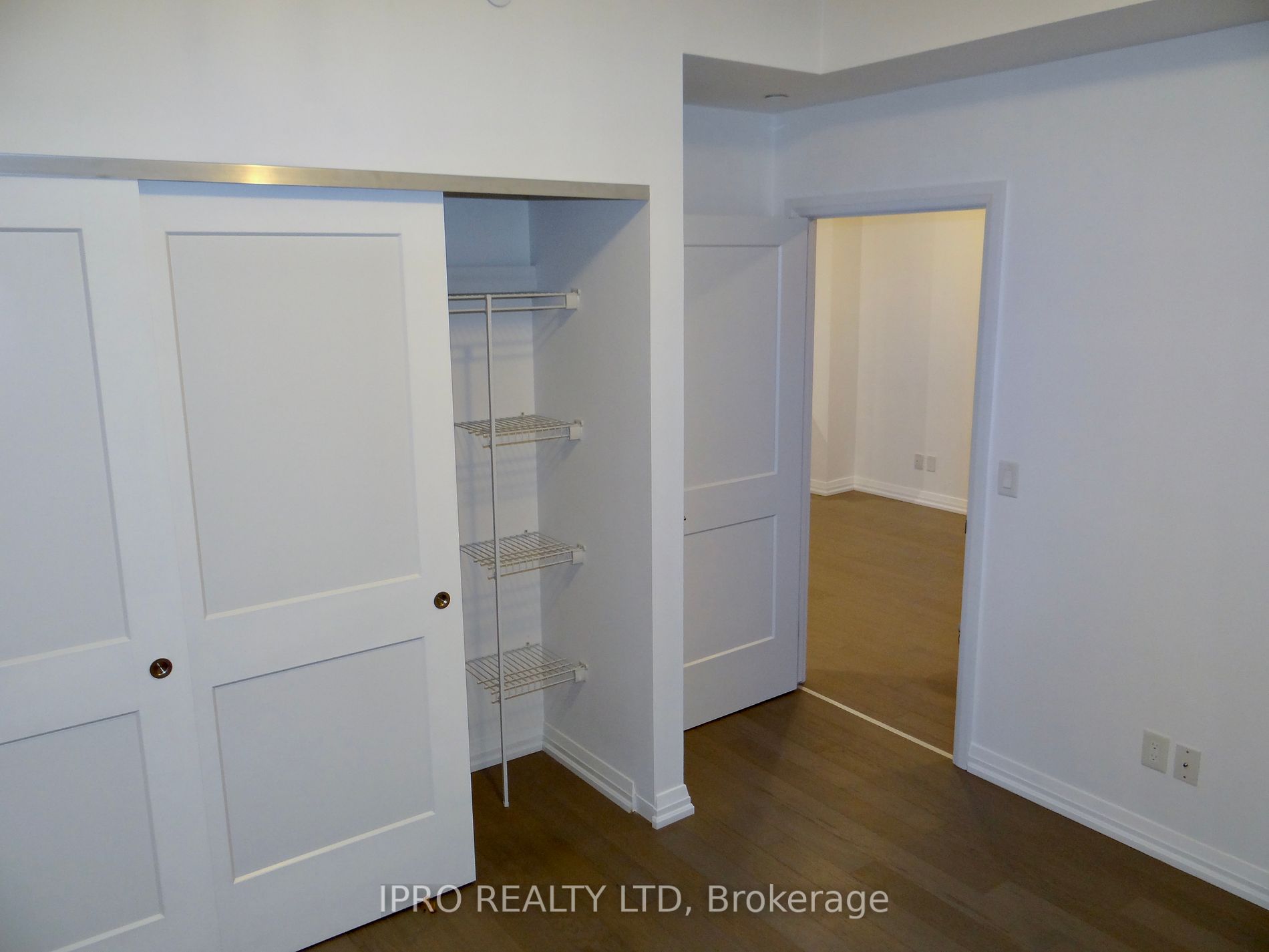 155 Caroline Street S, #608