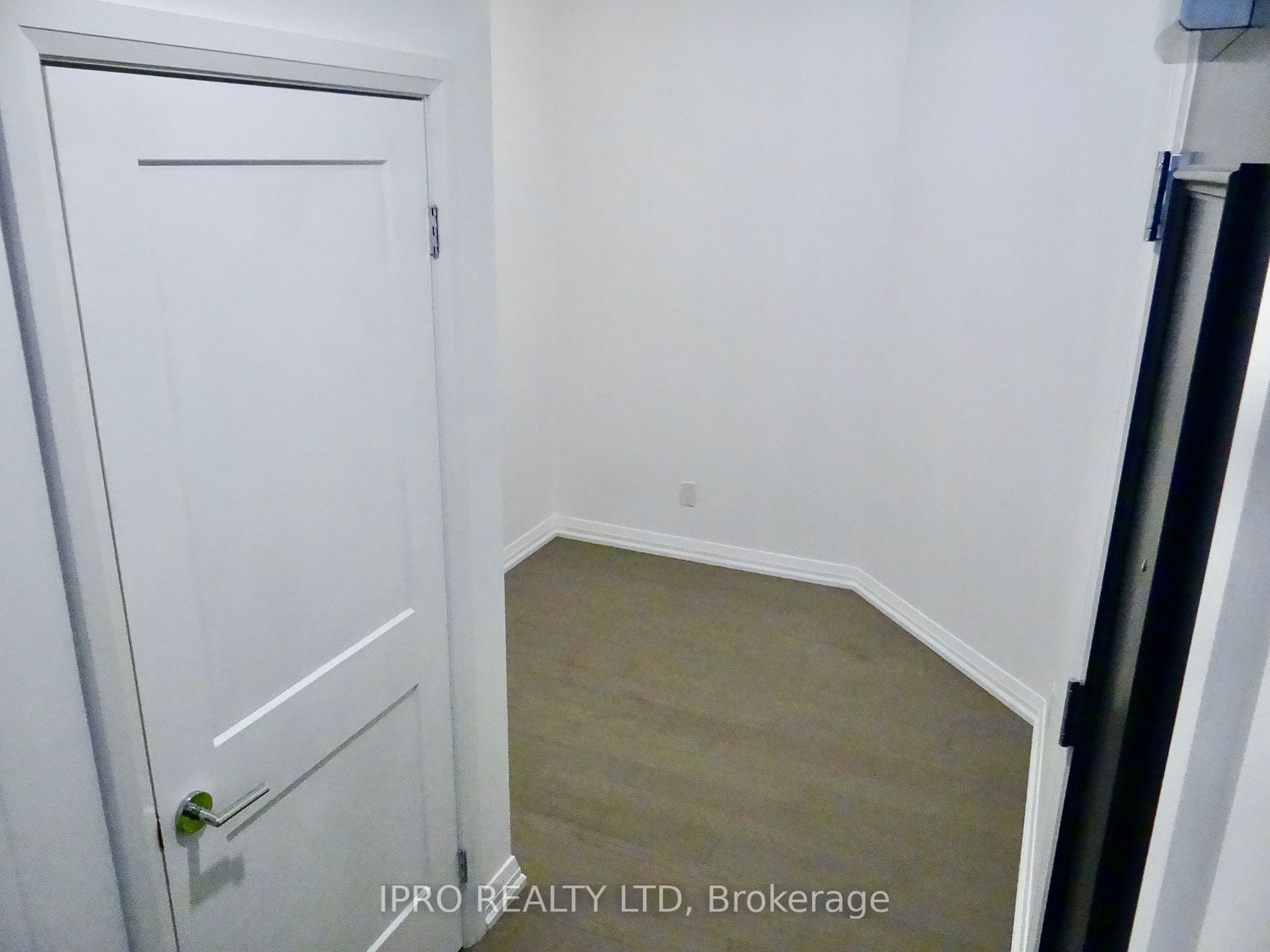 155 Caroline St S, #608