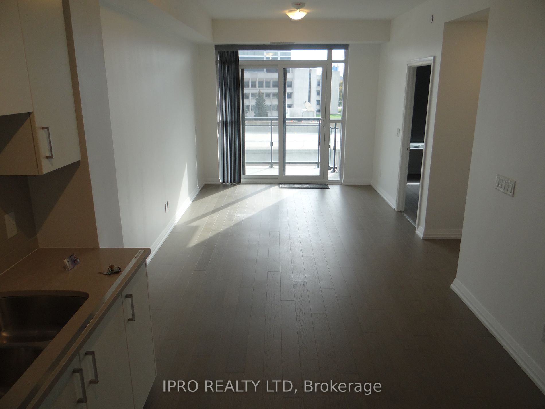 155 Caroline Street S, #608