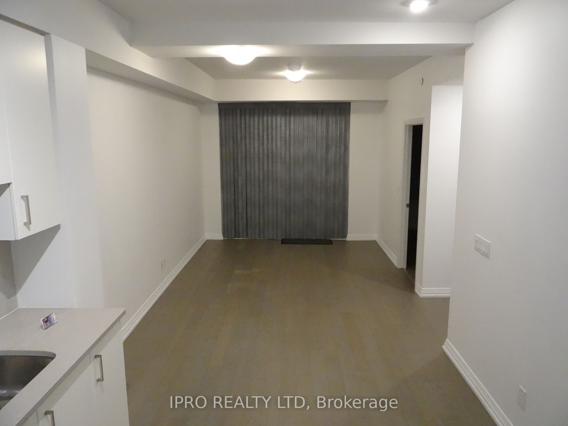 155 Caroline Street S, #608