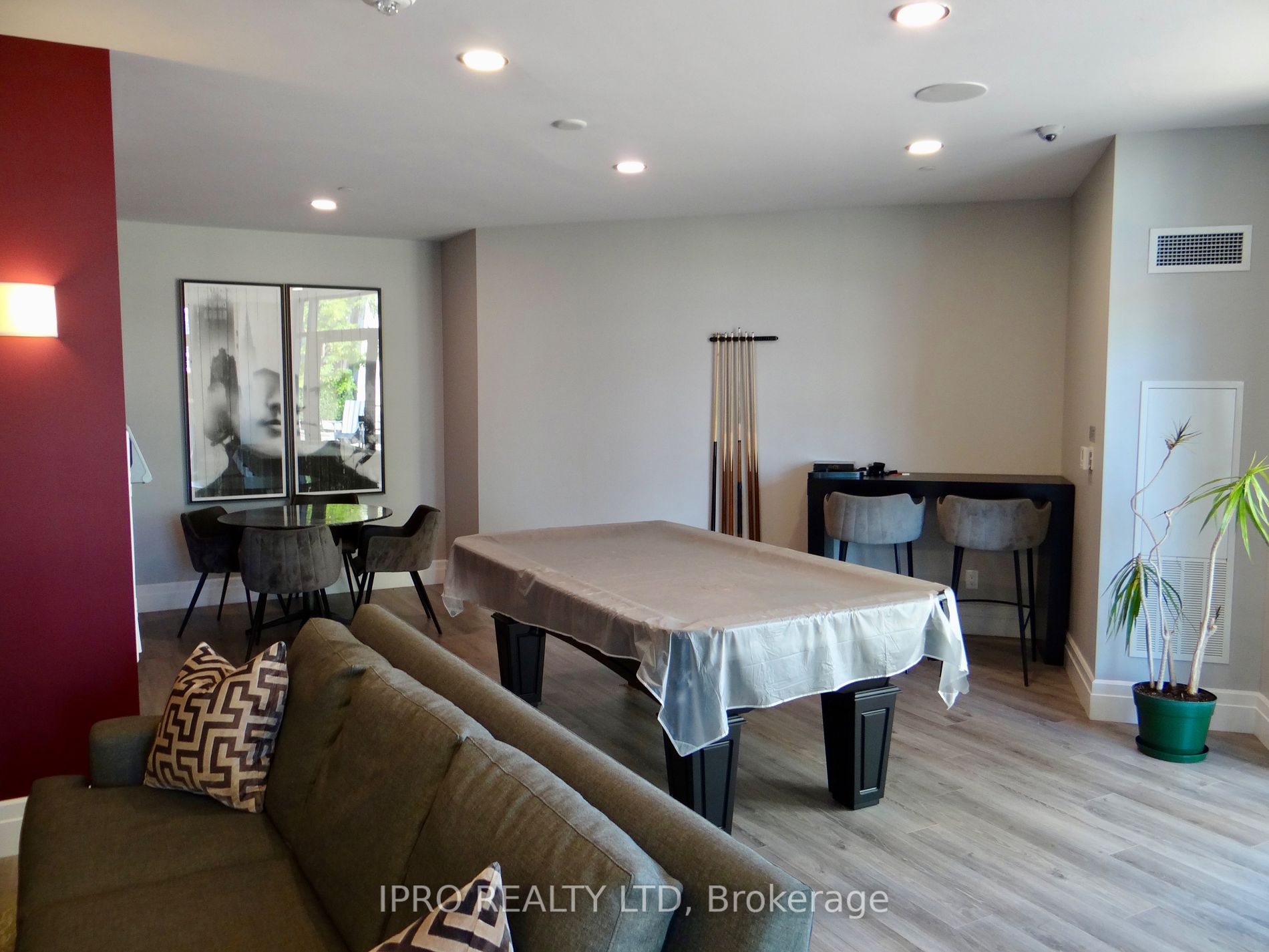 155 Caroline Street S, #608