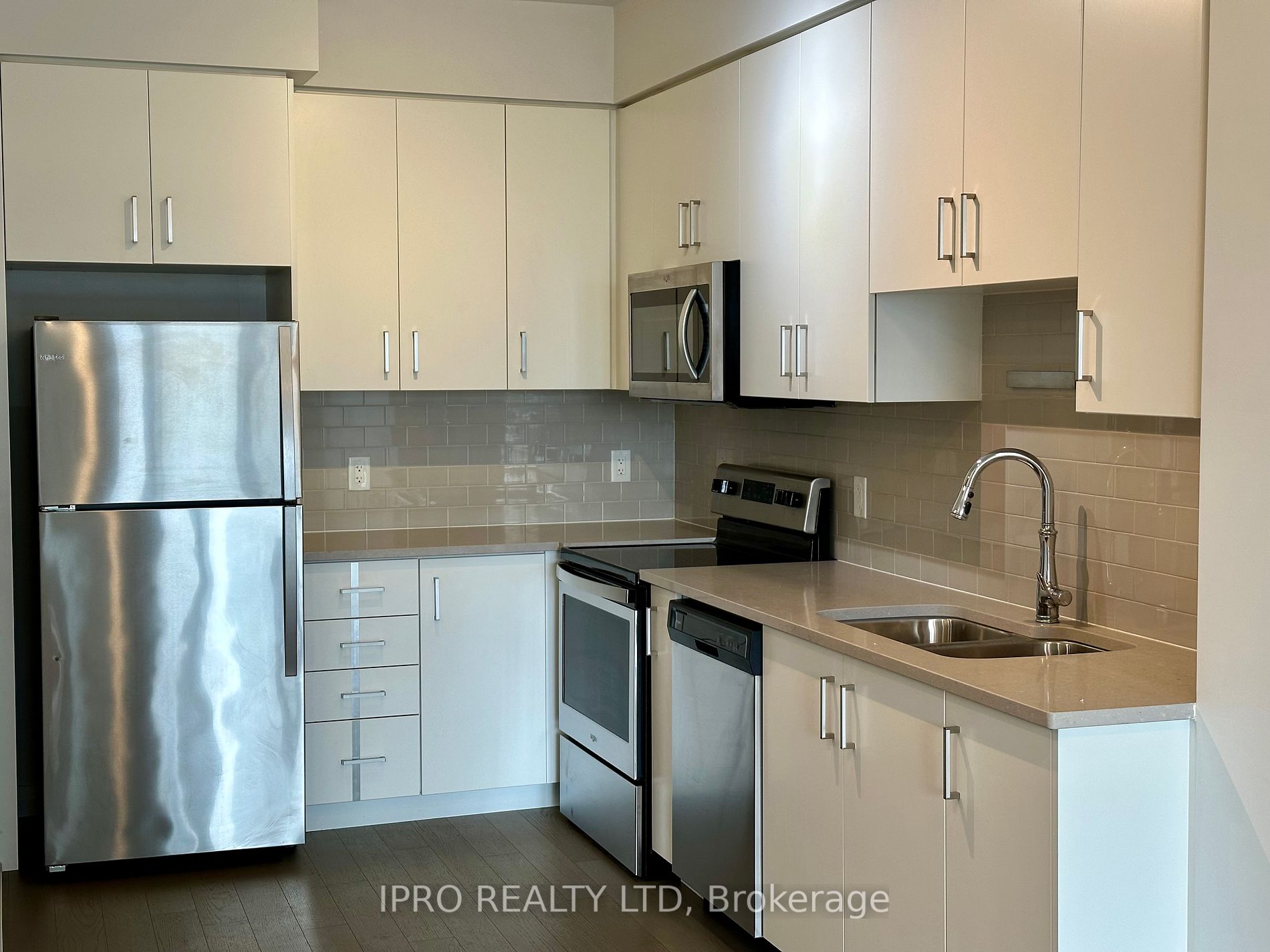 155 Caroline St S, #608