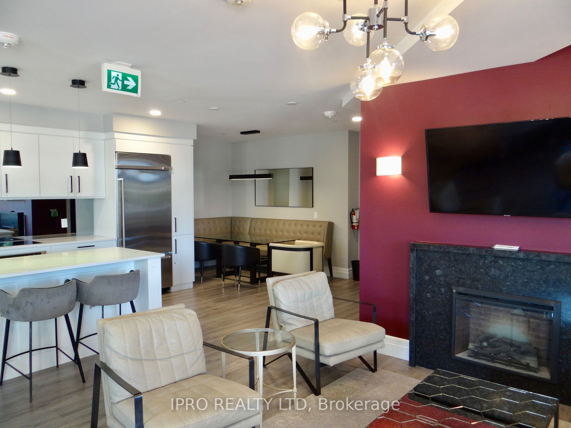 155 Caroline Street S, #608