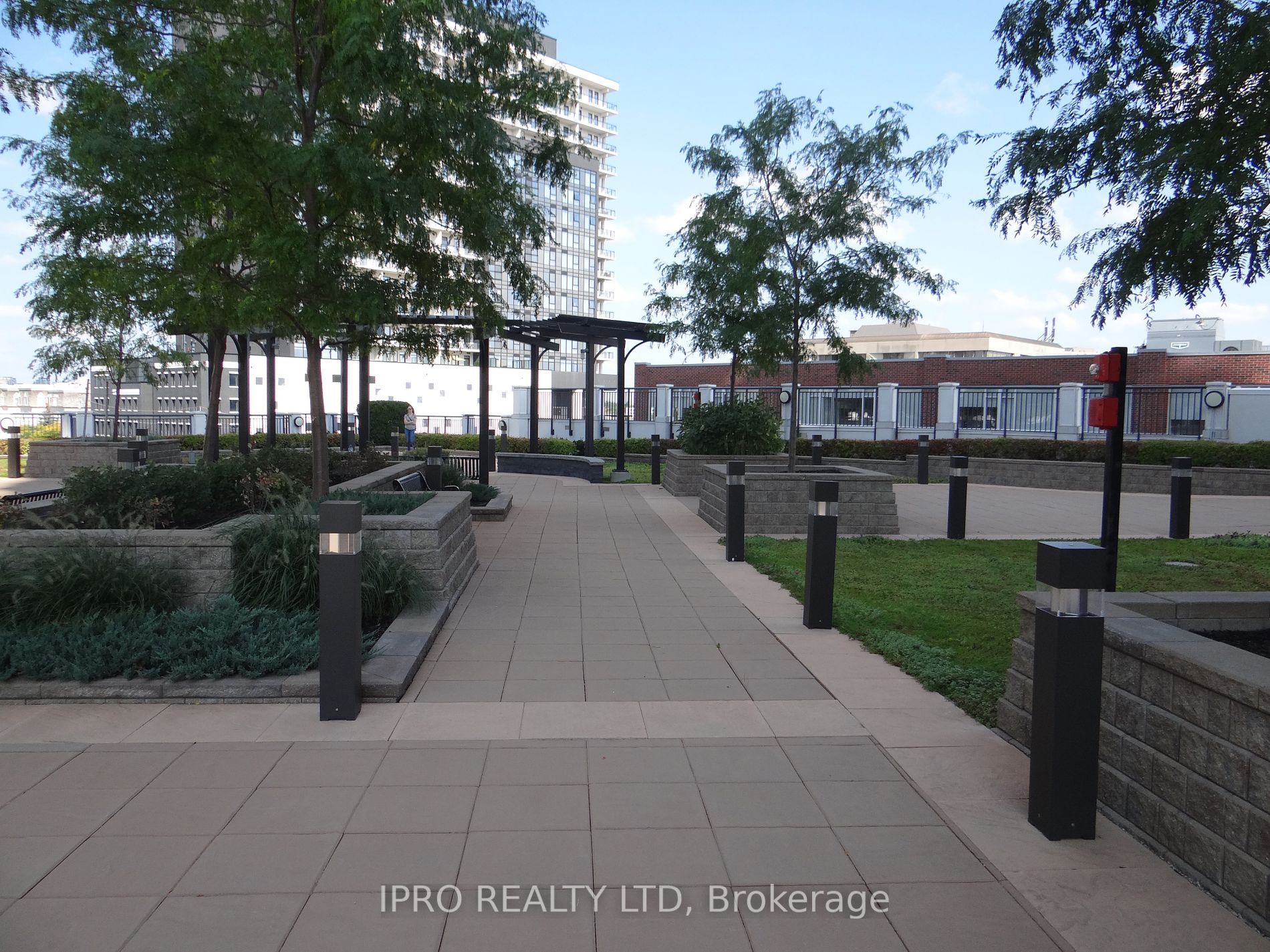 155 Caroline Street S, #608