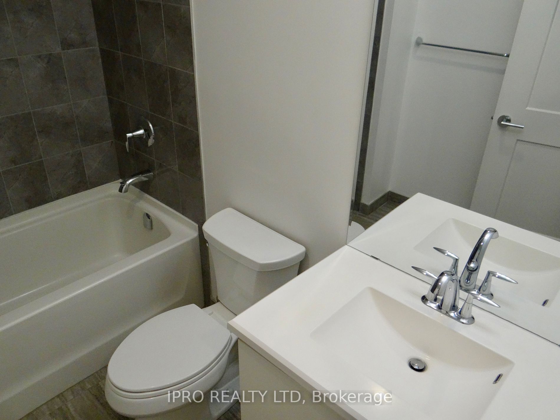 155 Caroline Street S, #608