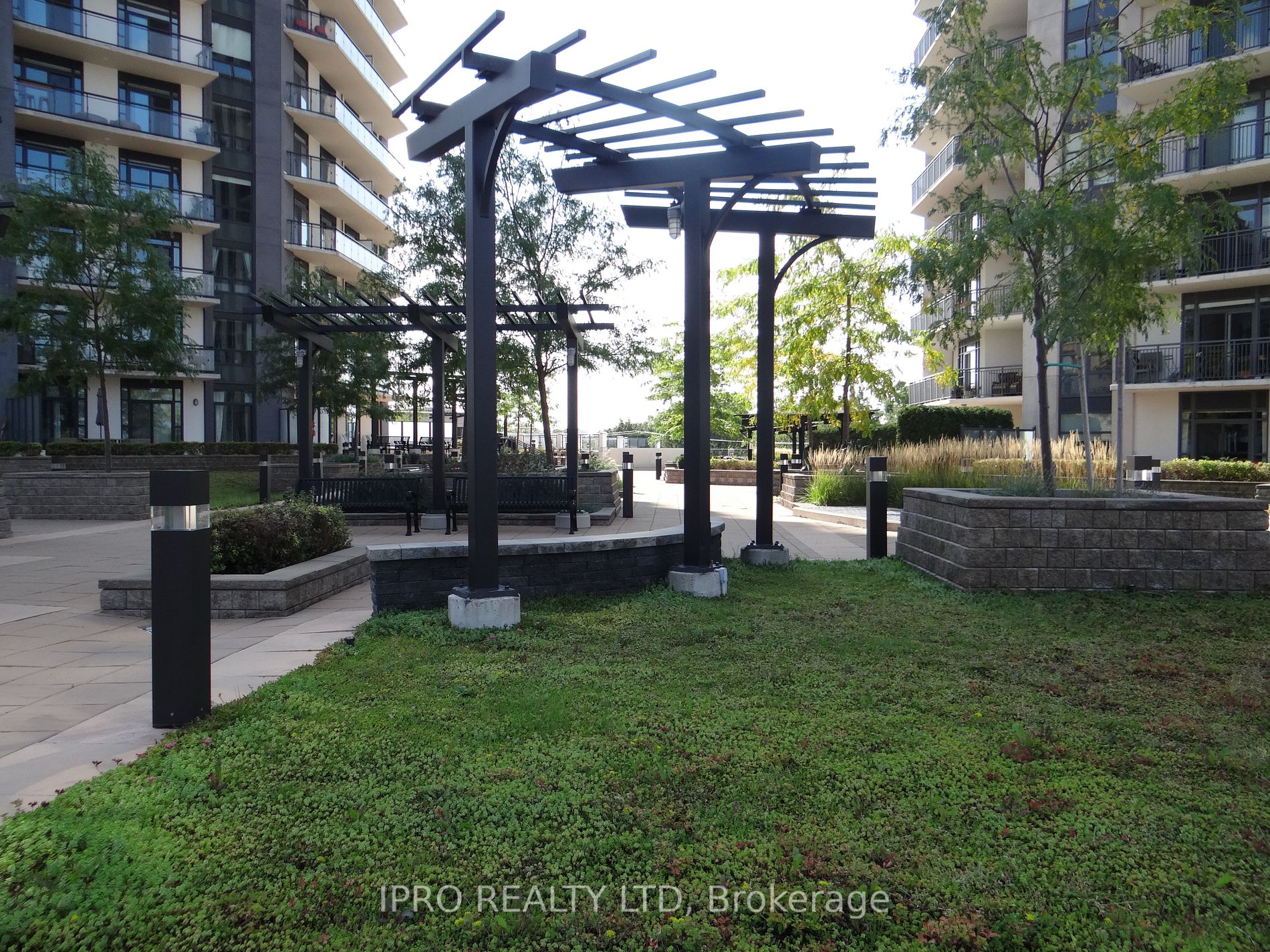155 Caroline Street S, #608
