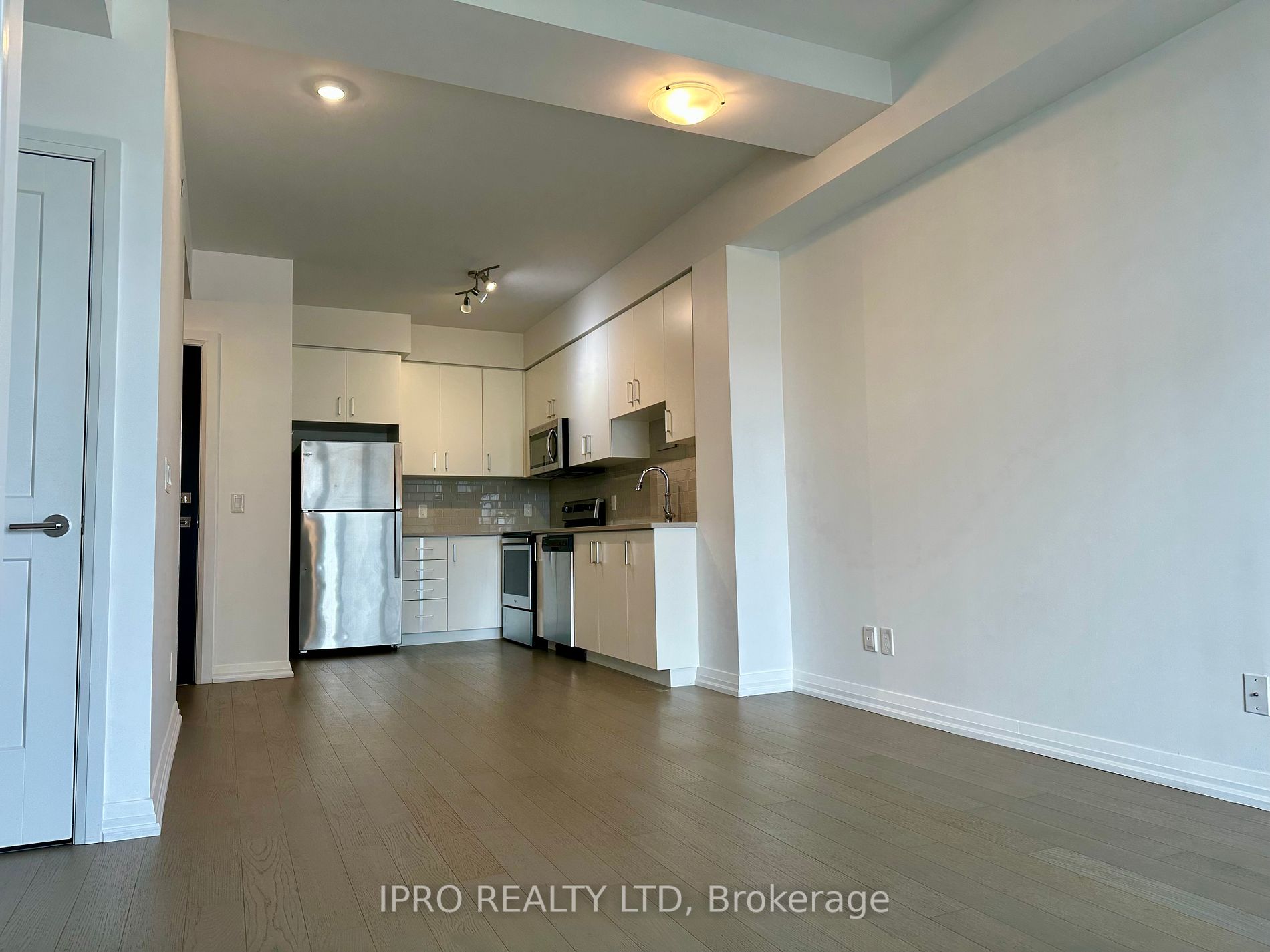 155 Caroline St S, #608