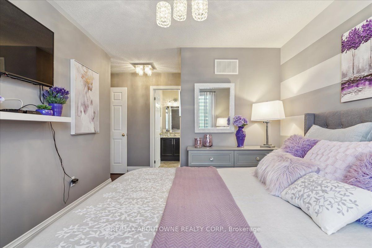 8 Mcknight Ave
