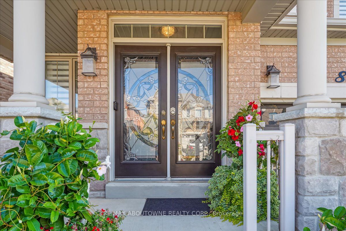 8 Mcknight Ave