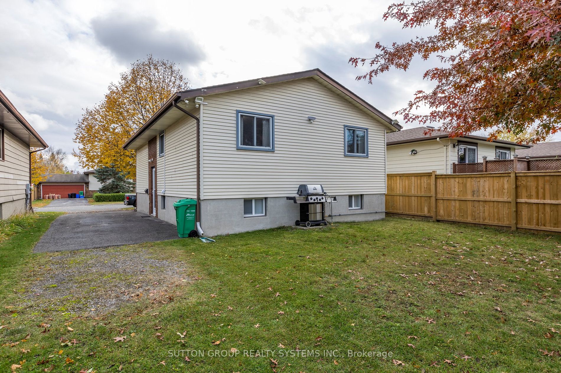 581 Barnes Cres