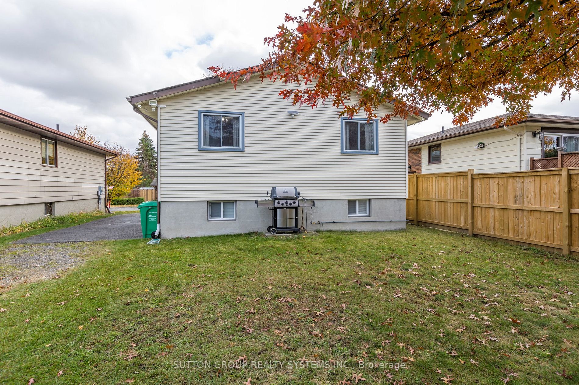 581 Barnes Cres