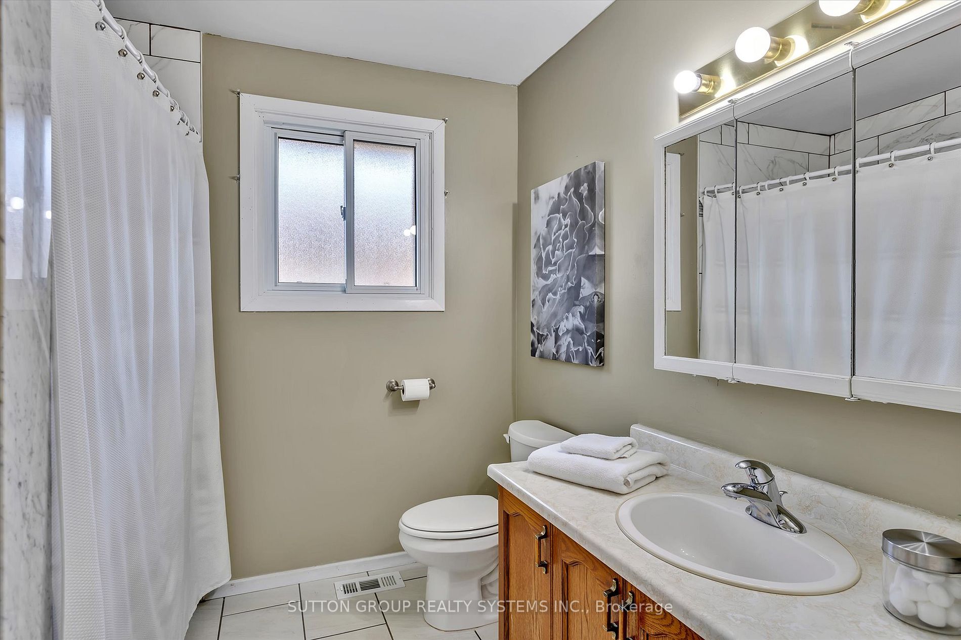 581 Barnes Cres