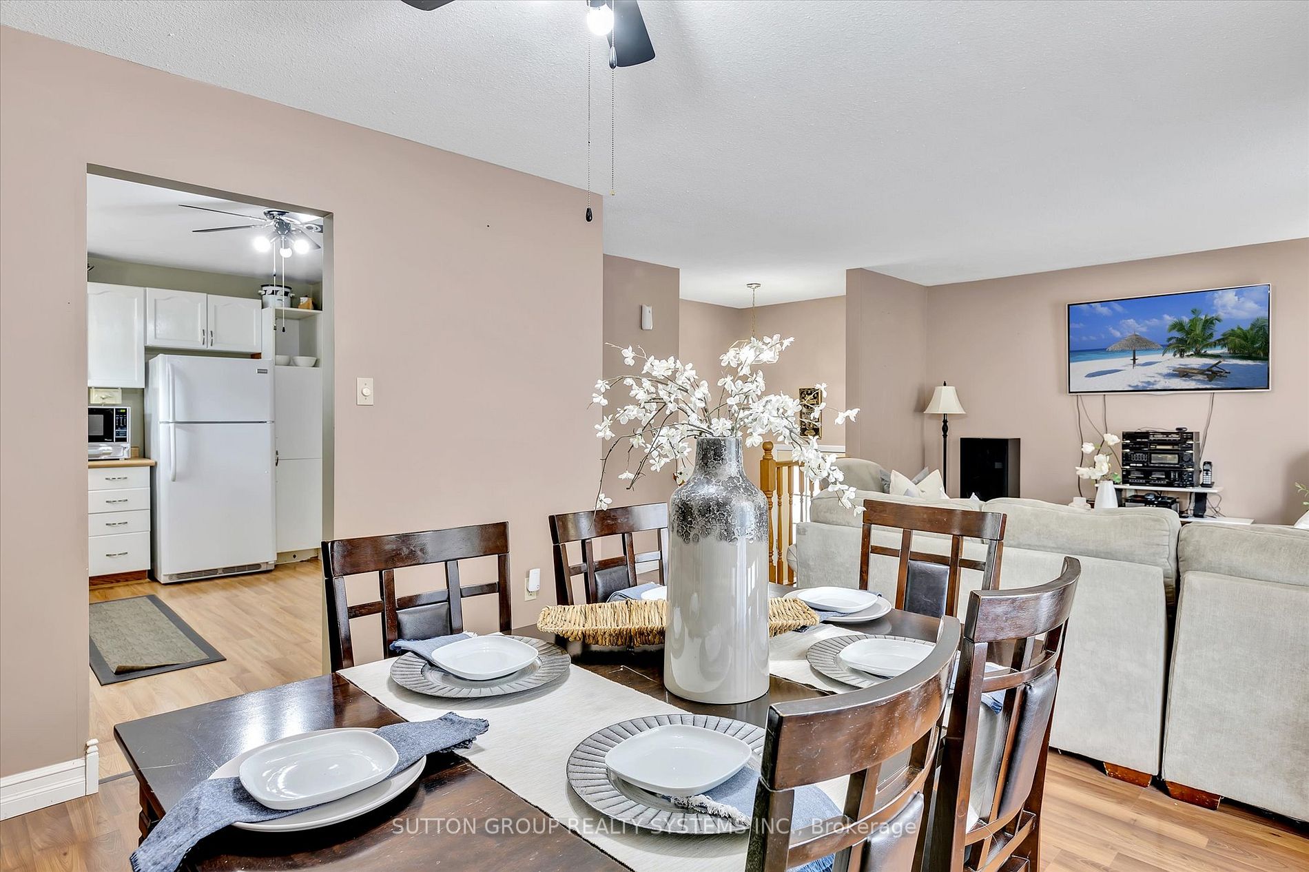 581 Barnes Cres