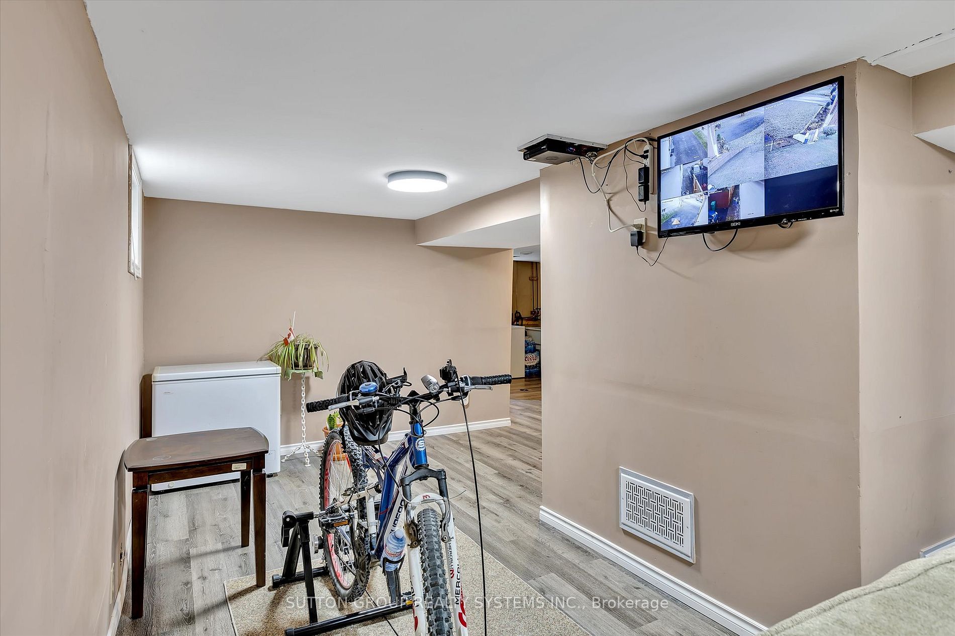 581 Barnes Cres