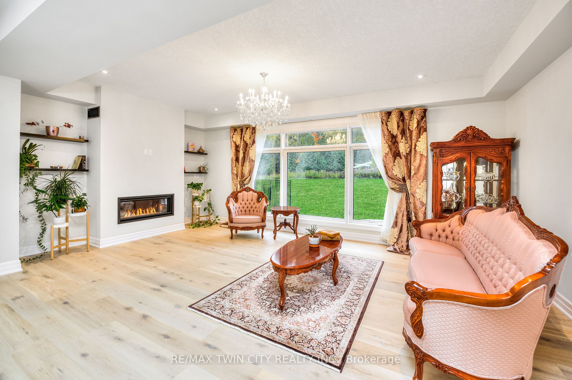 537 Bridgemill Cres