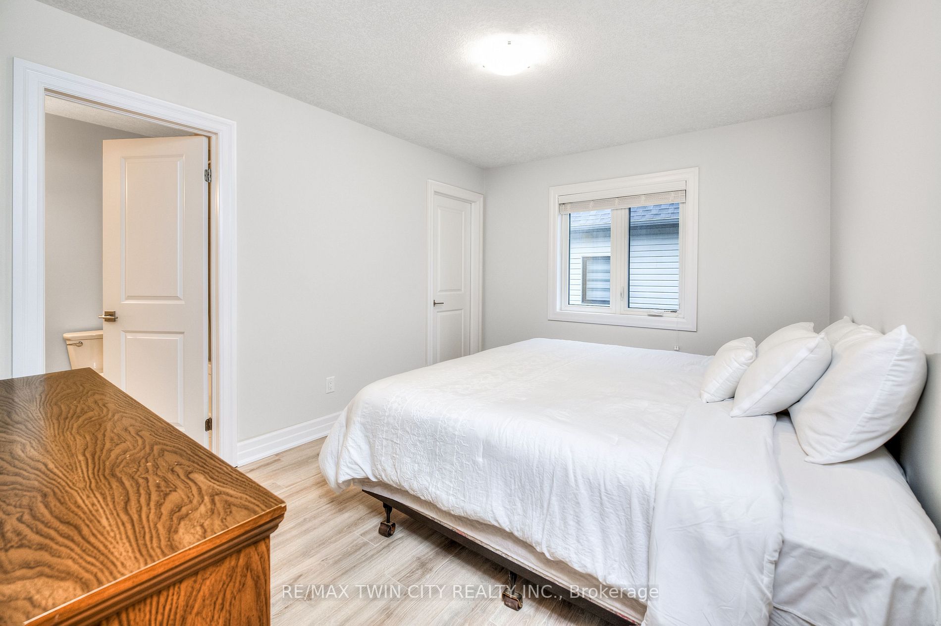 537 Bridgemill Cres