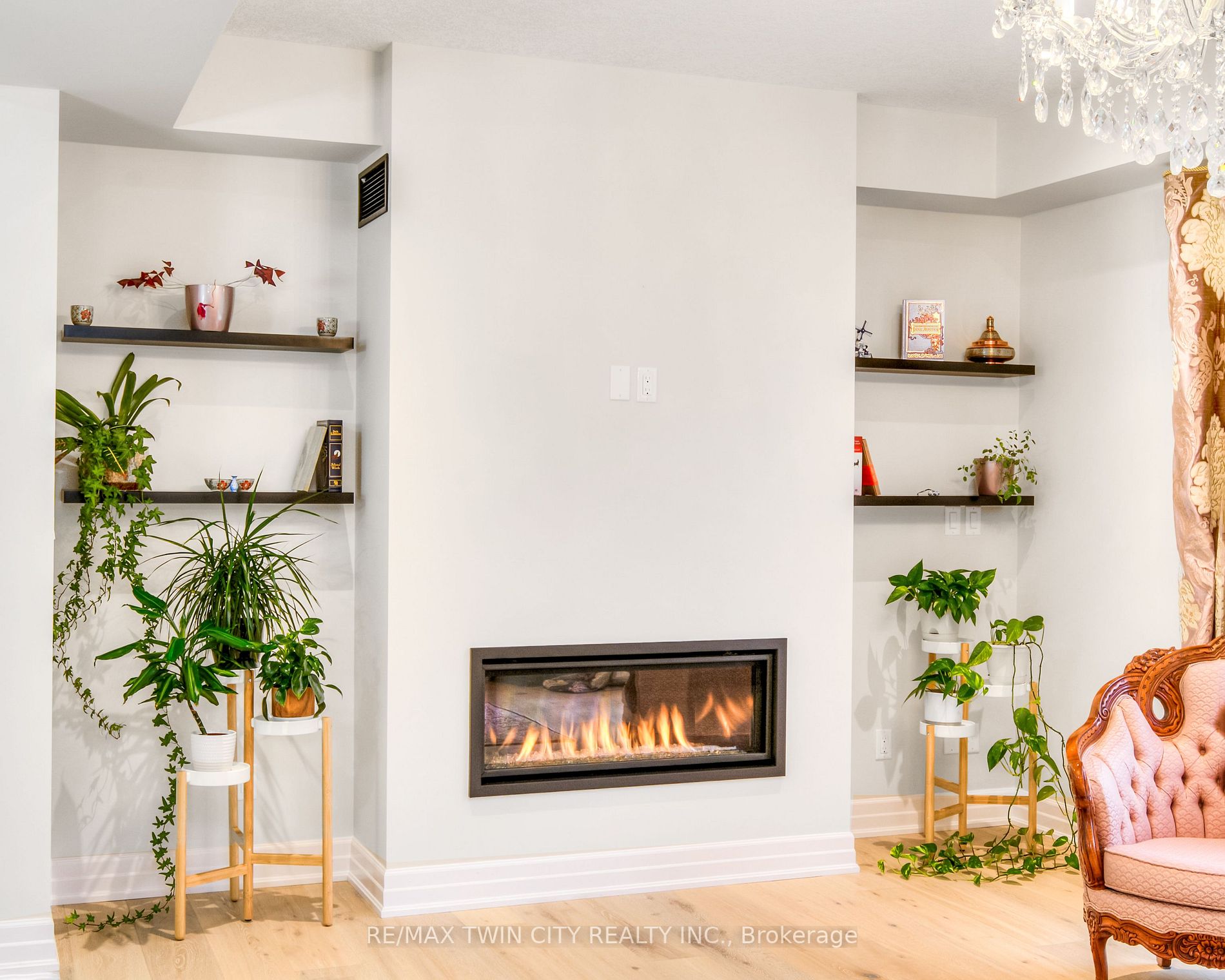 537 Bridgemill Cres