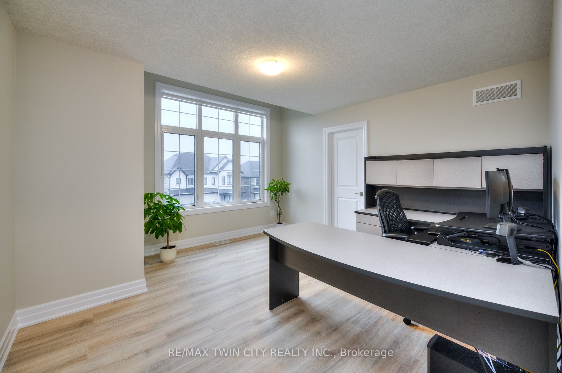 537 Bridgemill Cres