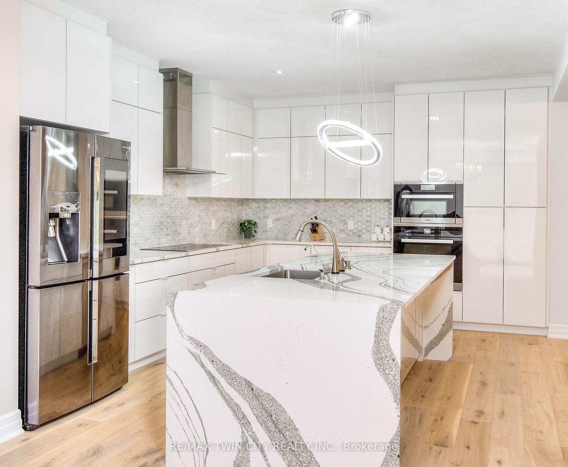 537 Bridgemill Cres