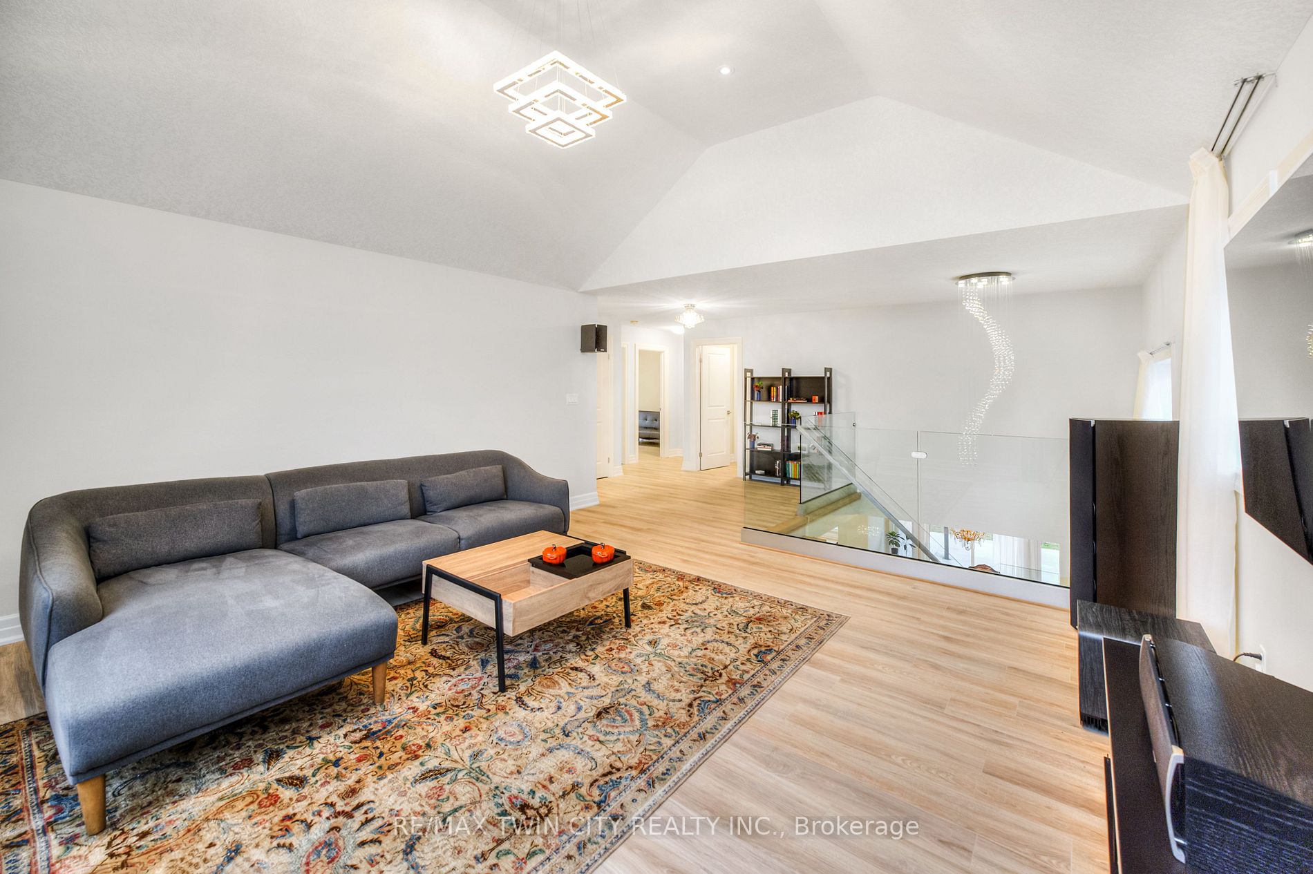 537 Bridgemill Cres