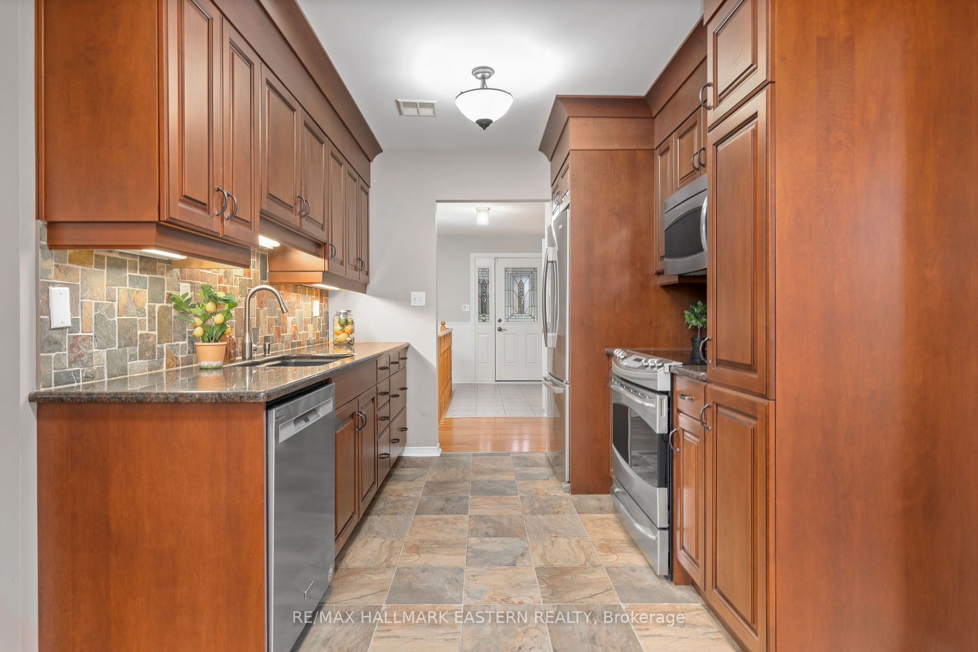1518 Ravenwood Dr