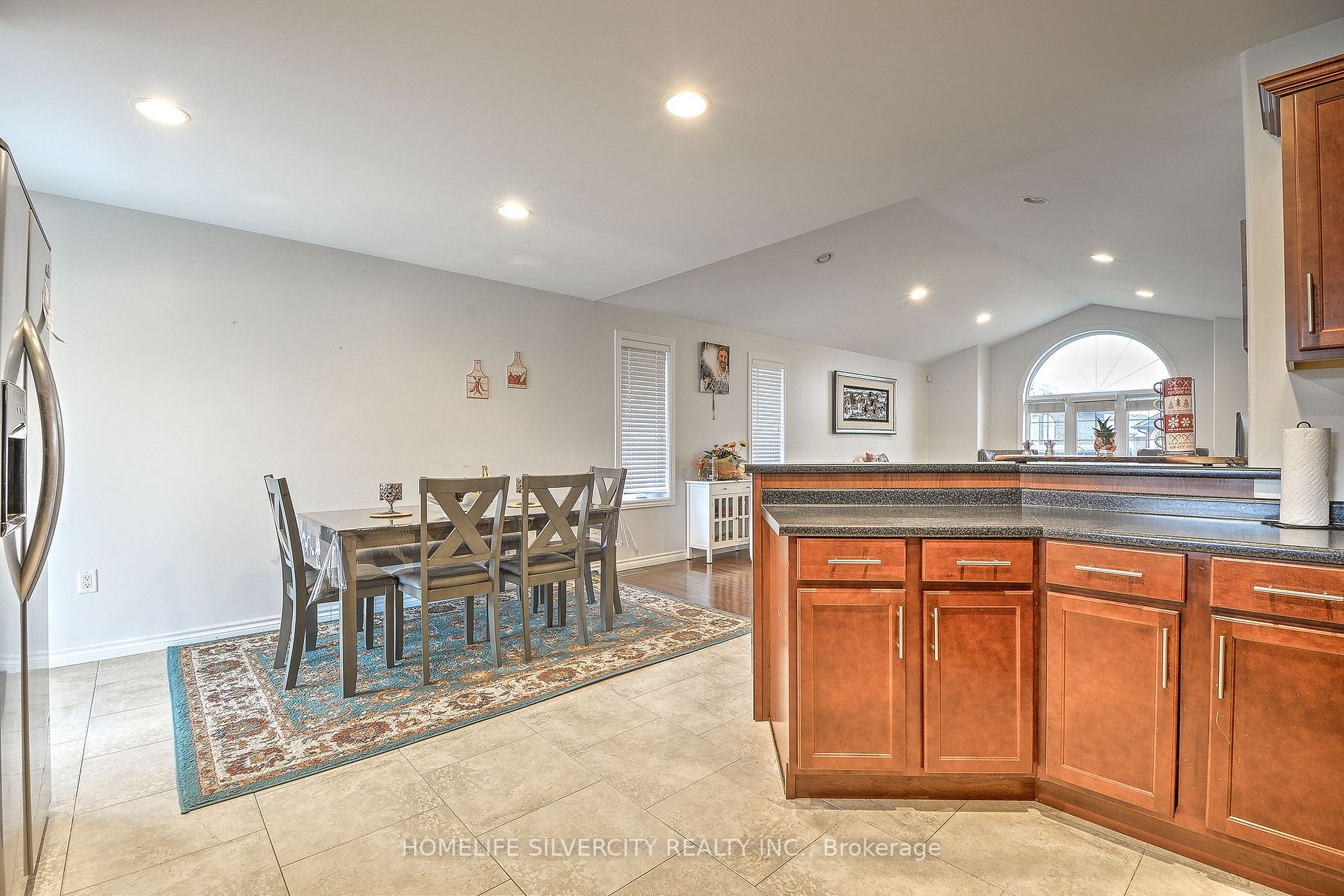 3133 Leisure Cres