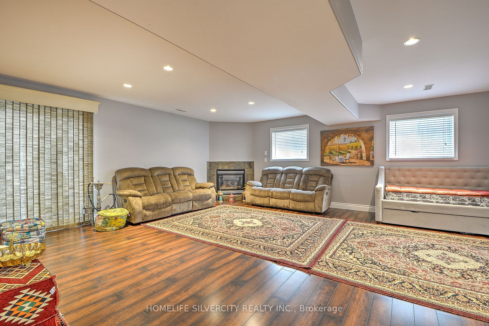 3133 Leisure Cres
