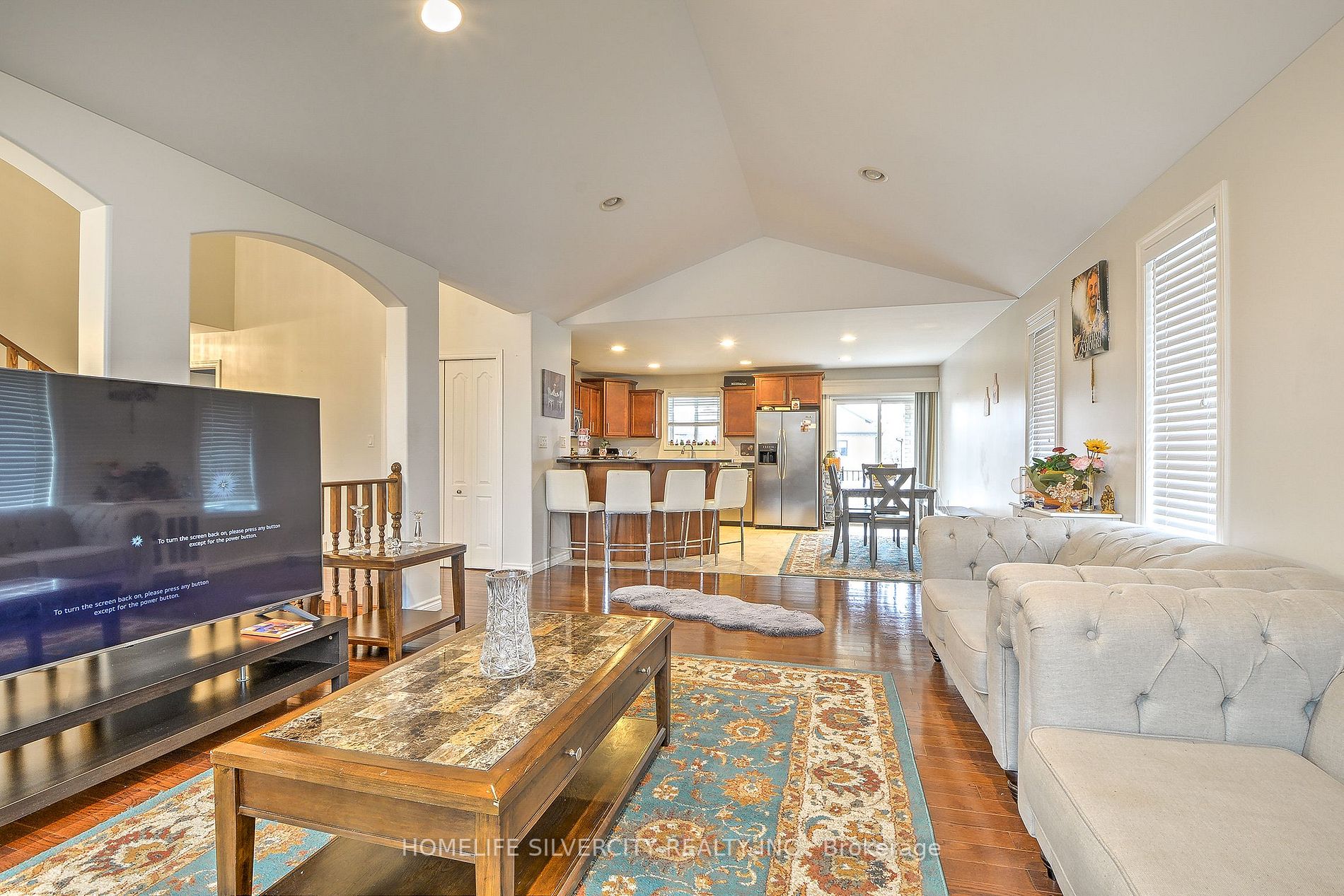 3133 Leisure Cres