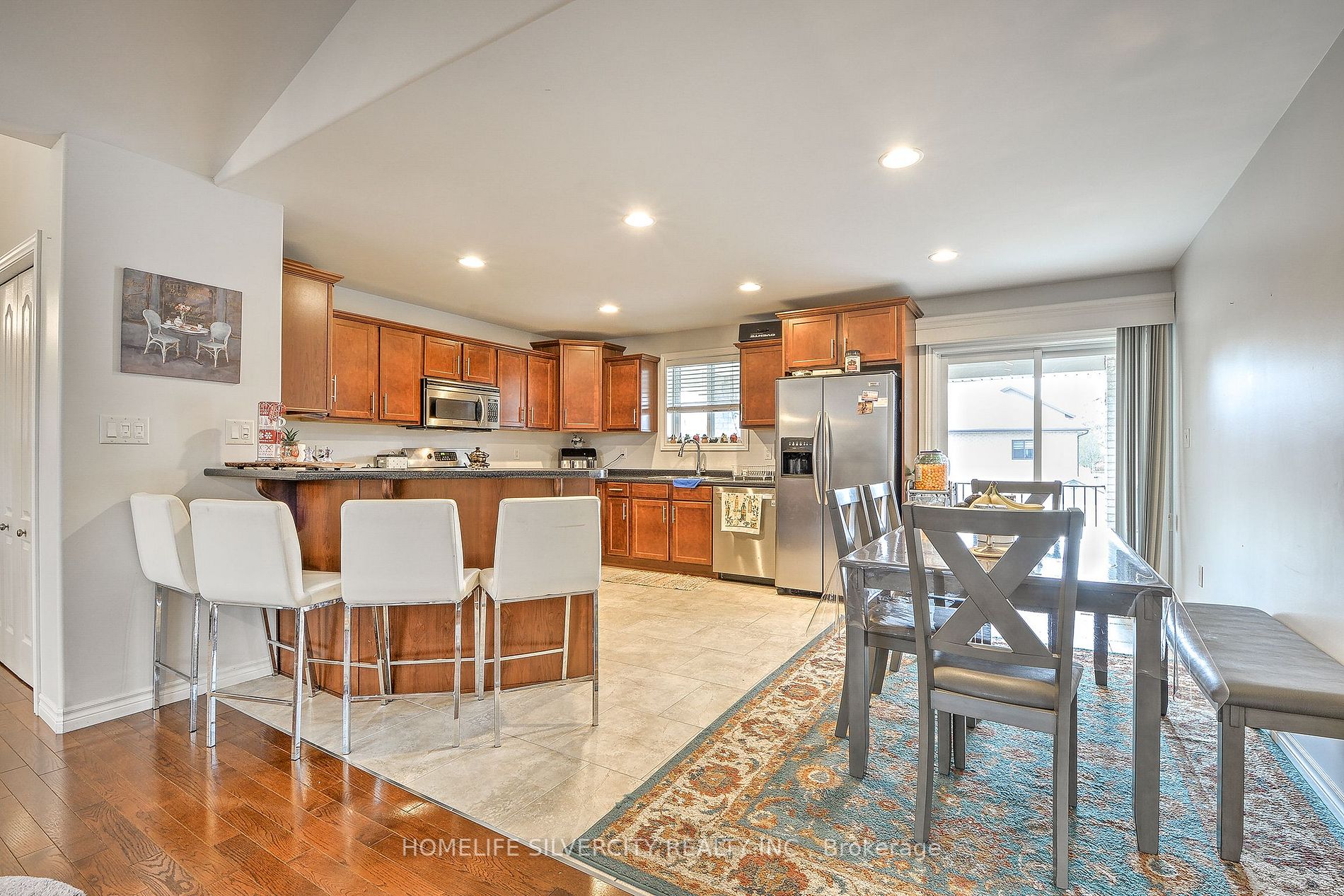 3133 Leisure Cres